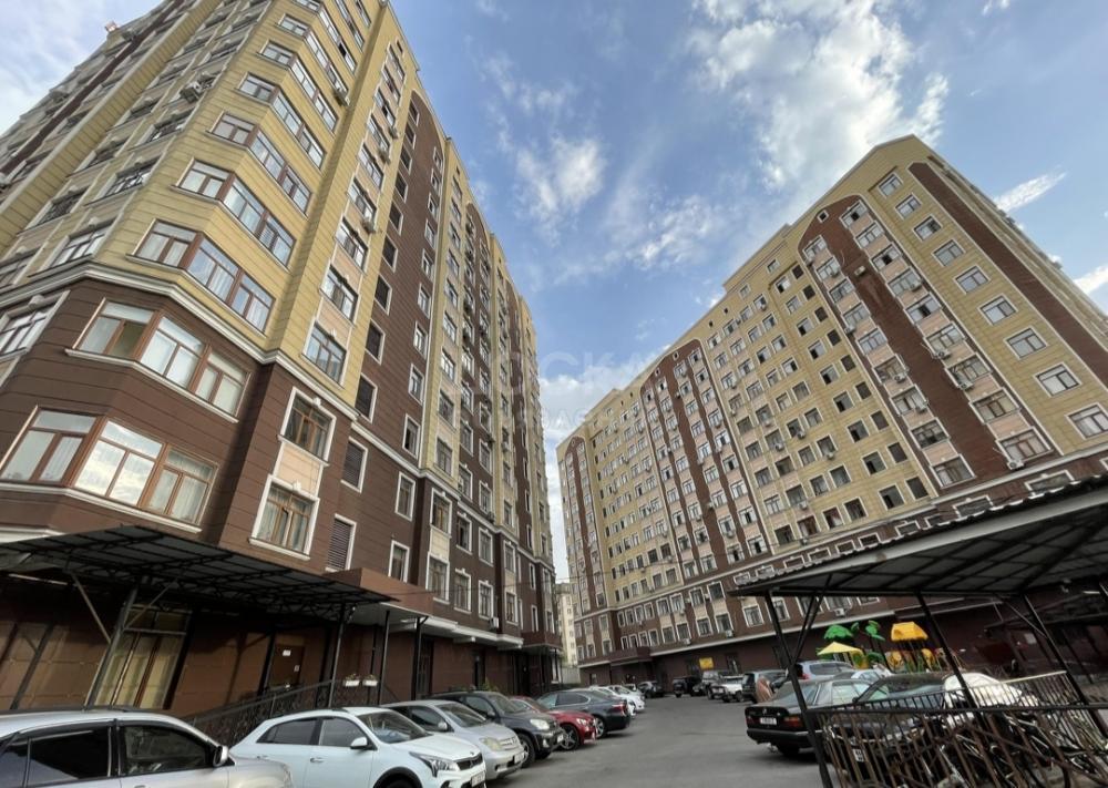 Продаю 2-комнатную квартиру, 65кв. м., этаж - 3/12, Ул Токомбаева 33, ЖК "Алымбек Датка". 102000$.