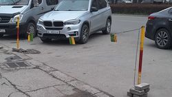 Житель интересуется, законно ли установлен шлагбаум на улице Ибраимова