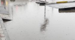 На Московская—Логвиненко затопило тротуар после дождя