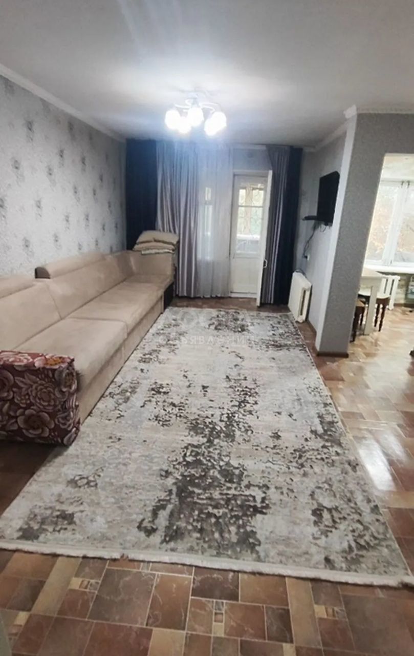 Сдаю 2-комнатную квартиру, 45кв. м., этаж - 2/4, политех.