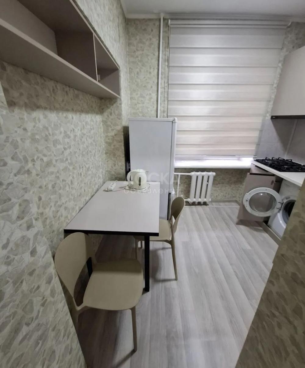 Сдаю 1-комнатную квартиру, 35кв. м., этаж - 1/5, золотой квадрат.