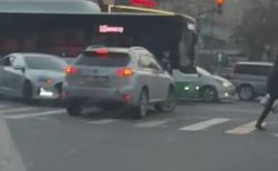 Водителя «Лексуса» оштрафовали на 15 тыс. сомов за выезд на встречку. Видео