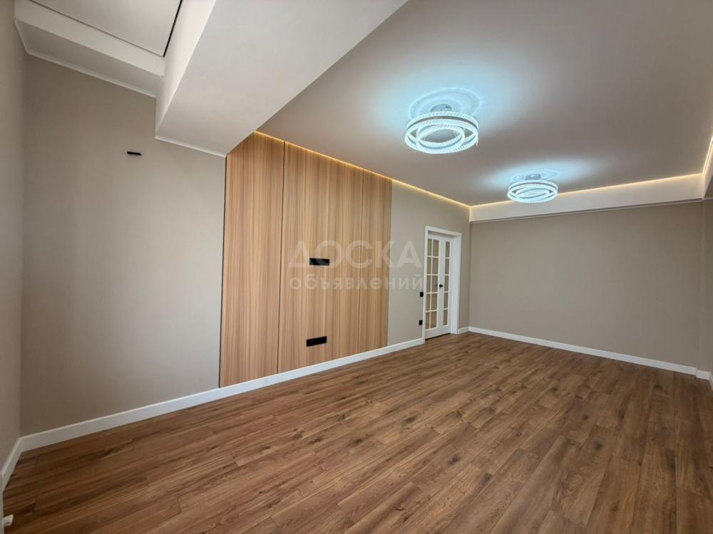 Продаю 2-комнатную квартиру, 61кв. м., этаж - 10/12, район Филармонии.