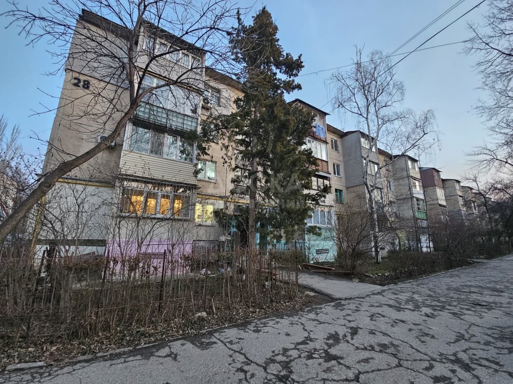 Продаю 2-комнатную квартиру, 50кв. м., этаж - 4/4, 6мкр.