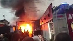 В Маевке произошел пожар. Видео очевидца