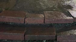 Тротуар в 8 мкр находится в ужасном состоянии. Фото