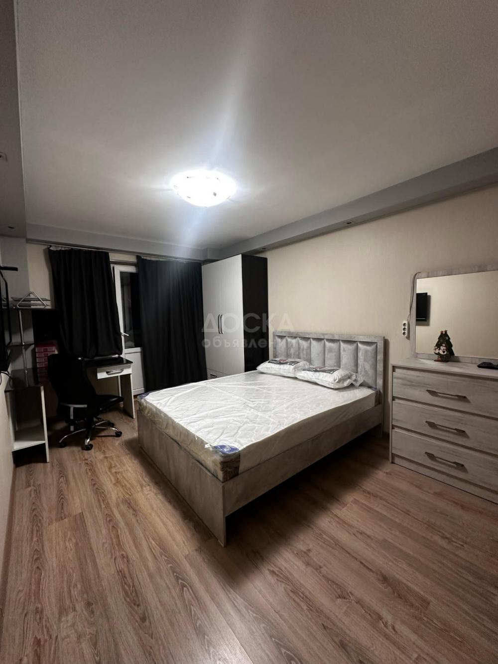 Продаю 2-комнатную квартиру, 43кв. м., этаж - 2/4, по Малдыбаева, 9мкр.