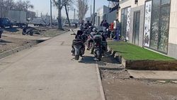 «Тротуар должен быть безопасным пространством для граждан» — житель просит запретить передвижение транспорта по тротуару