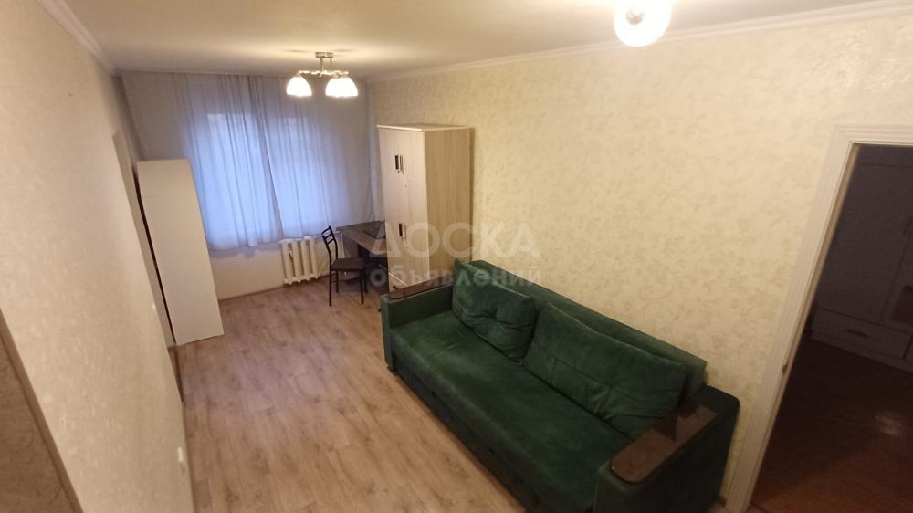 Сдаю 1-комнатную квартиру, 45кв. м., этаж - 1/4, 7 микрорайон, дом 28 (район ДСК).