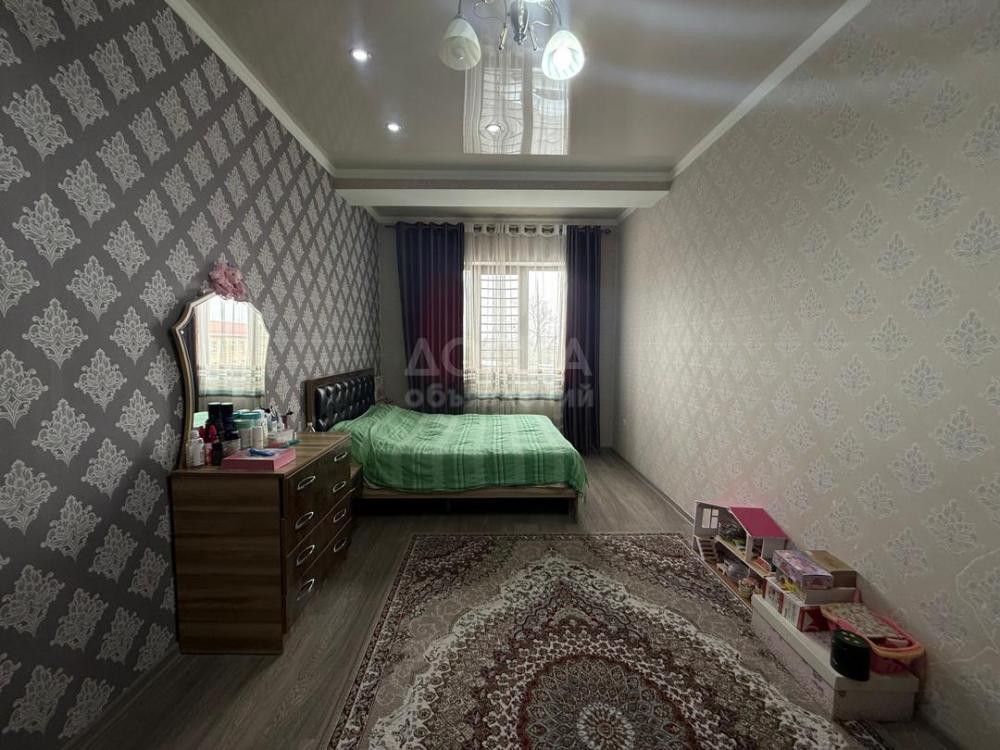 Продаю 2-комнатную квартиру, 83кв. м., этаж - 3/12, ул горького.