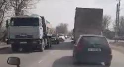 Житель просит открыть одну сторону автодороги Бишкек—Кант