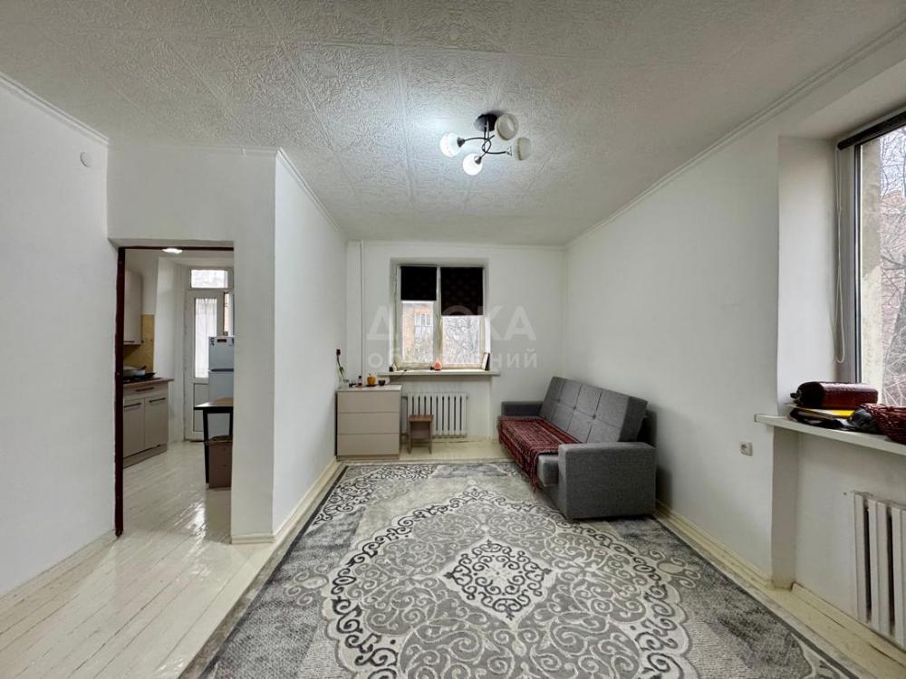 Продаю 1-комнатную квартиру, 30кв. м., этаж - 2/3, Ахунбаева /Шота Руставели .