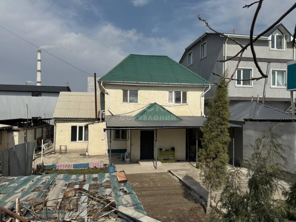 Продаю дом 5-ком. 193кв. м., этаж-2, 5.5-сот., стена кирпич, Кара-Жыгач.