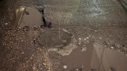 Горожанка просит сделать ремонт дороги на переулке в Нижнем Джале