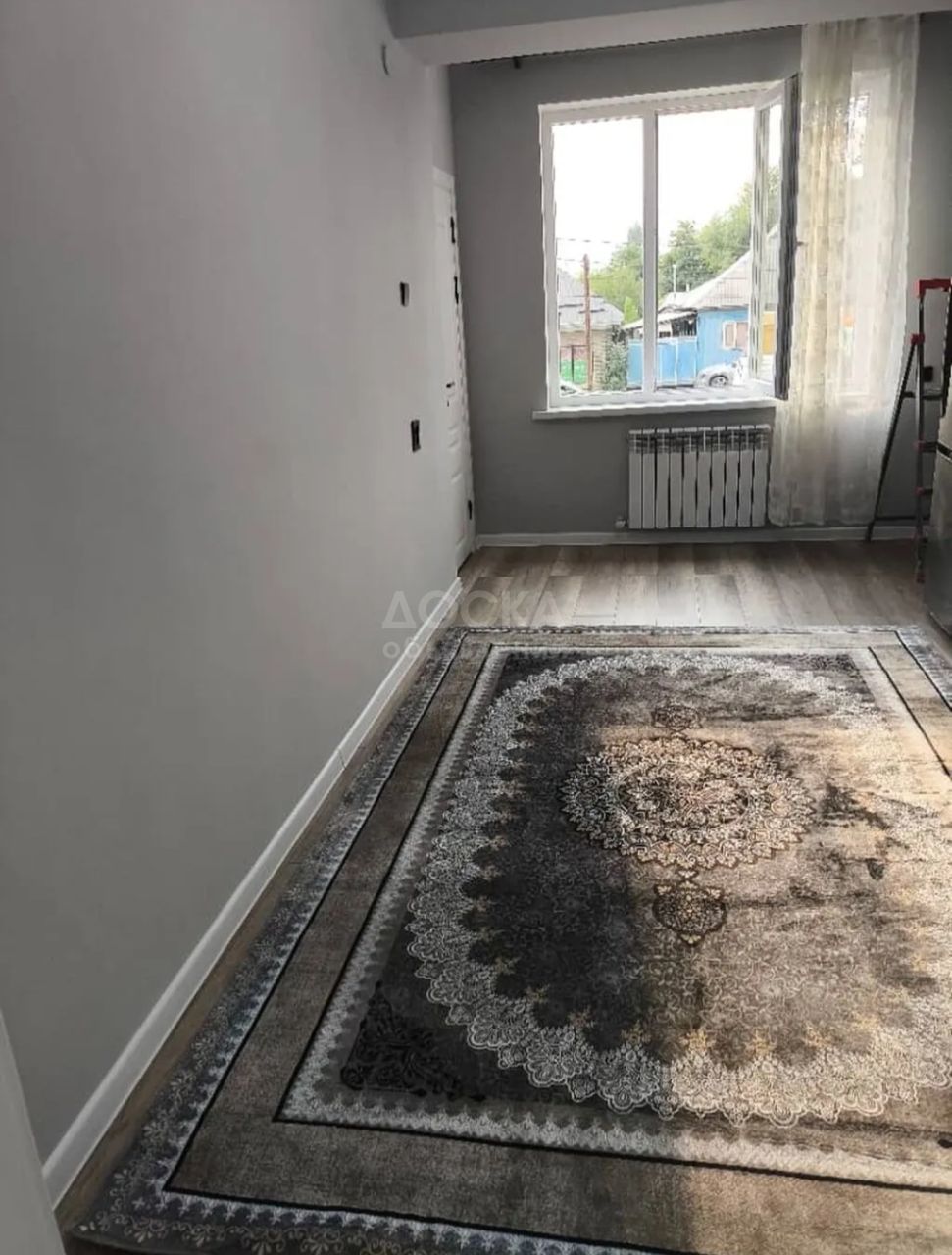 Сдаю 1-комнатную квартиру, 34кв. м., этаж - 1/5, баят рынок .