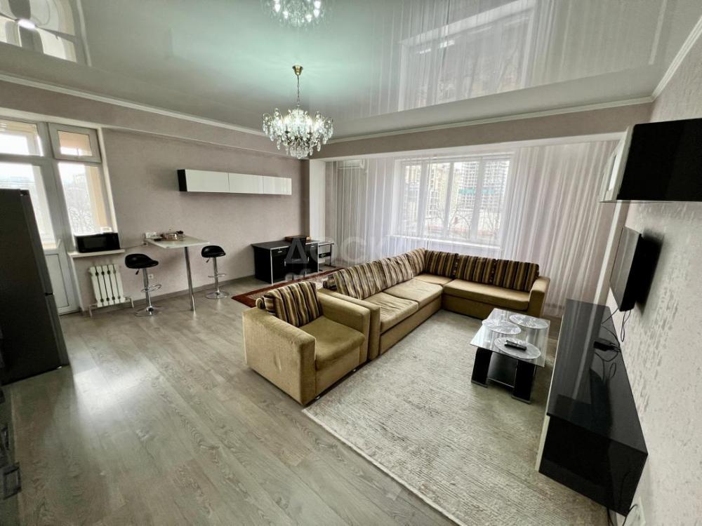 Продаю 2-комнатную квартиру, 71кв. м., этаж - 6/10, Тоголок Молдо 3а.