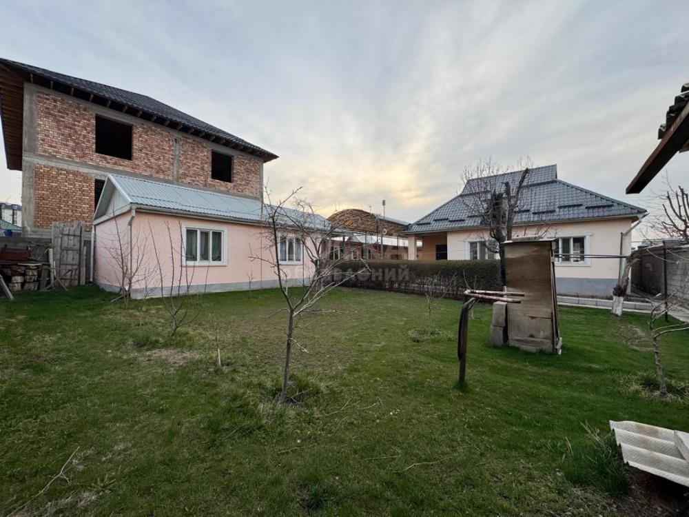 Продаю участок под строительство, 6 соток Шералиева /Куюковой.