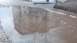 На улице Д.Асановой большая лужа