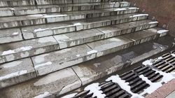 Горожанин жалуется на состояние лестницы Исторического музея после реконструкции