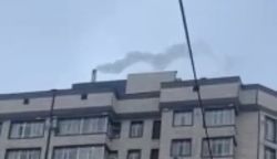Горожанин спрашивает, что за дым идет с трубы крыши многоэтажки на Токтоналиева—Джаманбаева