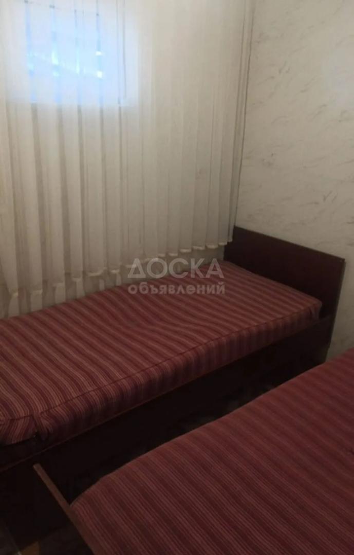 Сдаю 2-комнатную квартиру, 45кв. м., этаж - 1/1, карпинка.