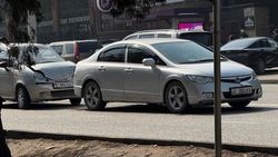 На Юнусалиева столкнулись «Хонда» и «Матиз». Фото