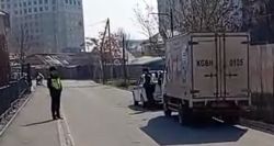 Инспекторы штрафуют водителей, паркующихся в запрещенных местах в мкр Восток-5