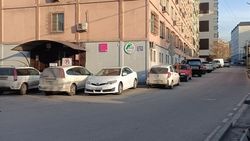 Очередная парковка машин в неположенных местах на Армейская—Мамбетова