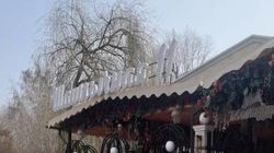 Кафе в 11 мкр не освободило корни дерева от бетона, - житель