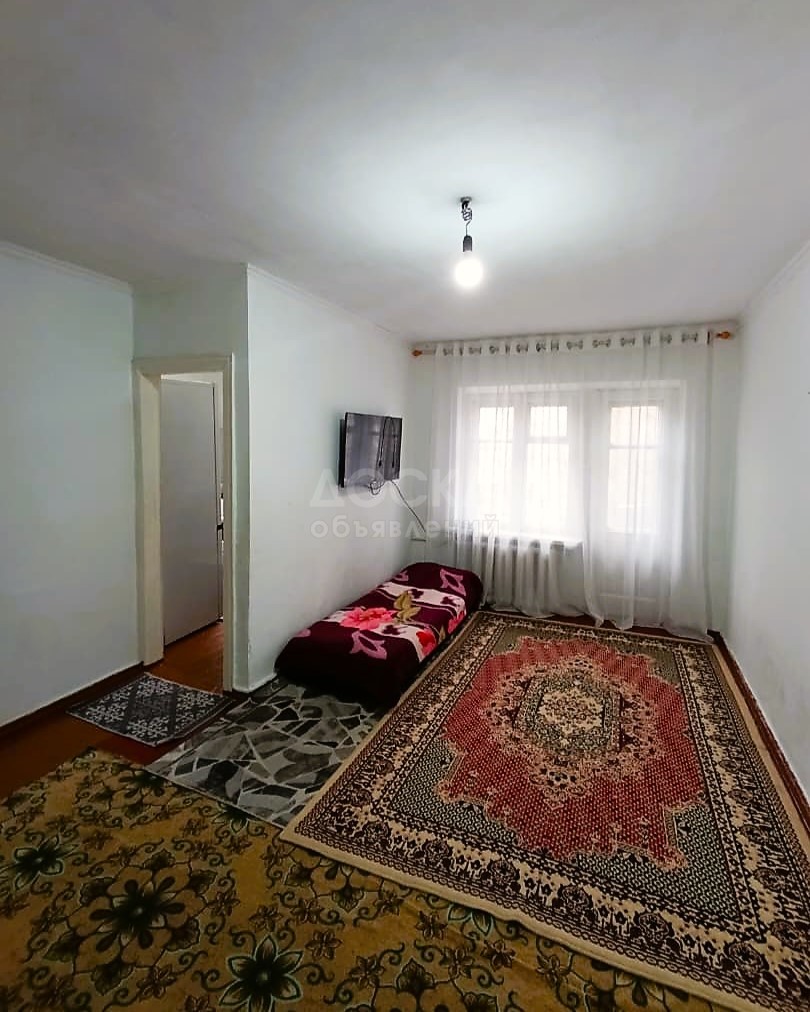 Продаю 2-комнатную квартиру, 45кв. м., этаж - 2/2, ул. Баялинова - Мол. Гвардия.