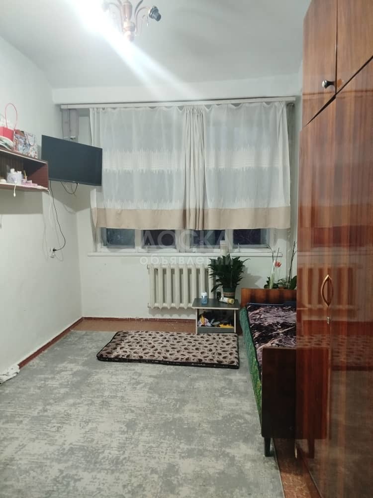 Продаю 3-комнатную квартиру, 70кв. м., этаж - 1/3, Продаётся 3-х комнатная квартира по Патриса Лумумбы, Военный городок.