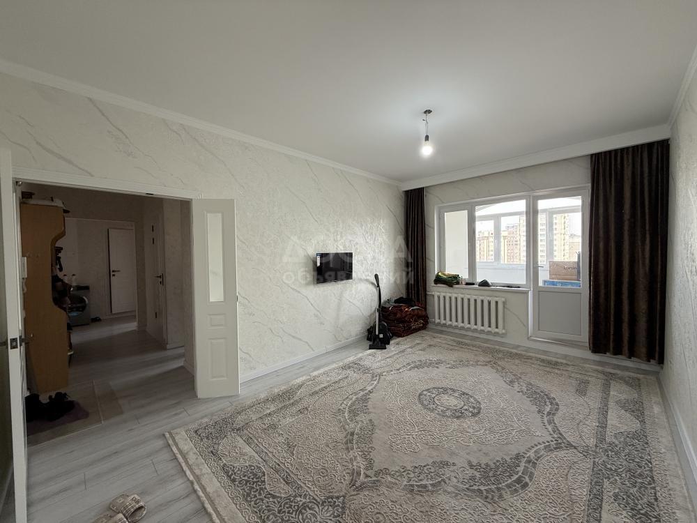 Продаю 2-комнатную квартиру, 52кв. м., этаж - 8/9, 12мкр..