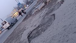 Горожанин жалуется на состояние дороги на Жибек Жолу—Восточная