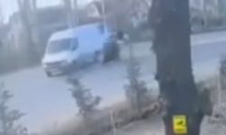 Скутер врезался в бус, выполнявший поворот