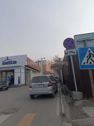 В мкр Восток-5 машины припаркованы в неположенных местах