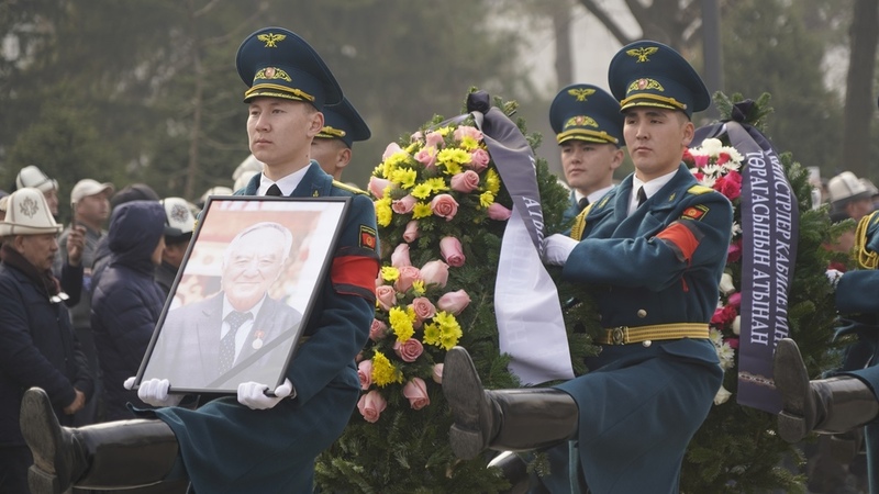 Kyrgyzstan's People's Writer Kenesh Jusupov laid to rest in Bishkek