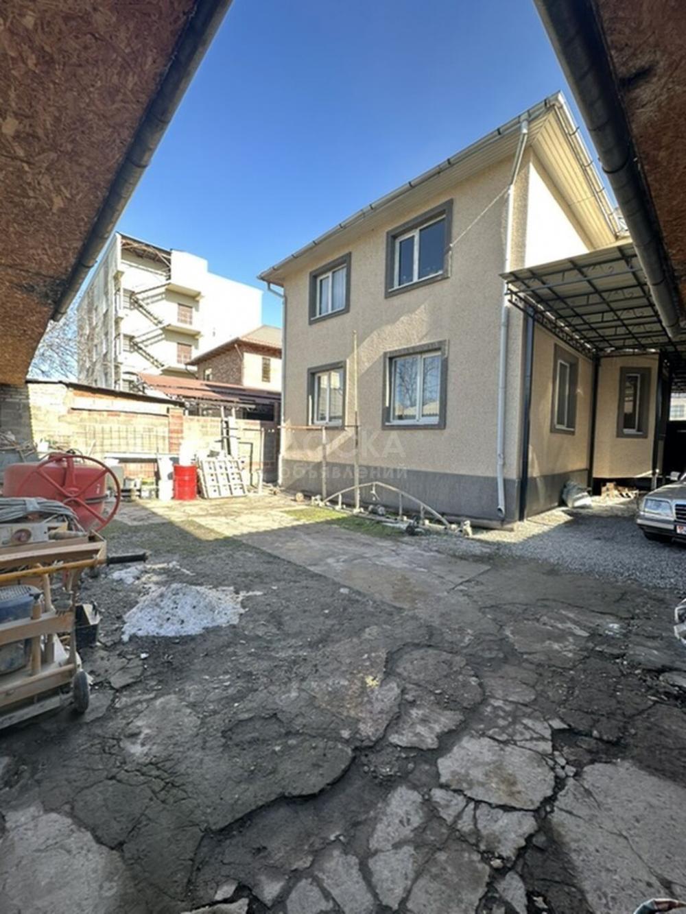 Продаю дом 5-ком. 140кв. м., этаж-2, 3-сот., стена кирпич, Молодая Гвардия.