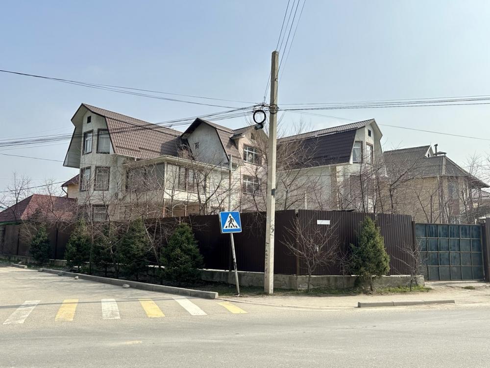 Продаю 3-комнатную квартиру, 102кв. м., этаж - 1/3, Кок-Жар.