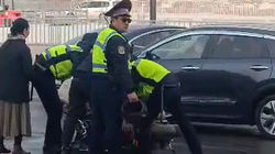 На площади Ала-Тоо сбили скутериста