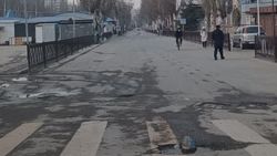 На дороге рынка «Мадина» есть большие ямы