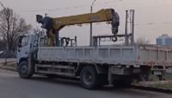 Житель жалуется на стихийную парковку грузовых машин на мосту 7 Апреля—Линейная