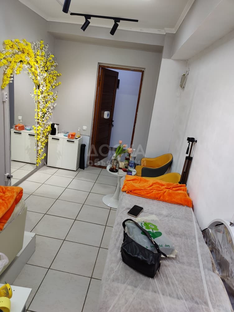 Сдаю помещение свободного назначения 12кв. м., р-н за Караван магазином.