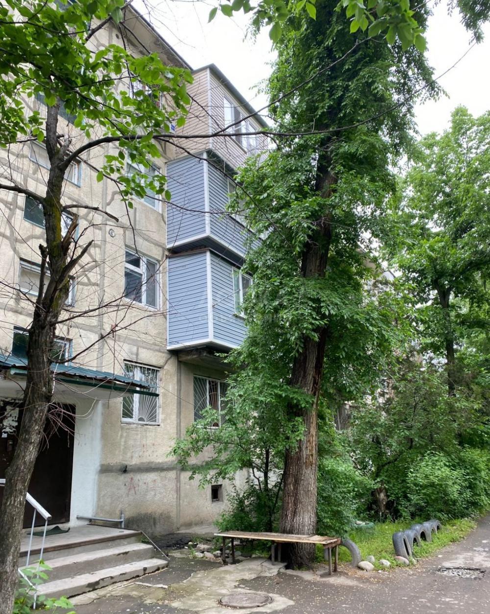 Продаю 2-комнатную квартиру, 46кв. м., этаж - 2/4, 9 мкр.