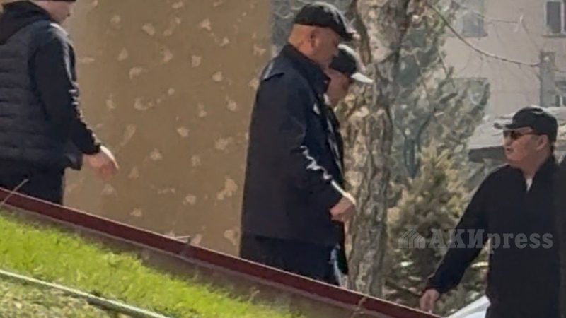 Former national security chief Tashiev leaves Bishkek police headquarters after interrogation