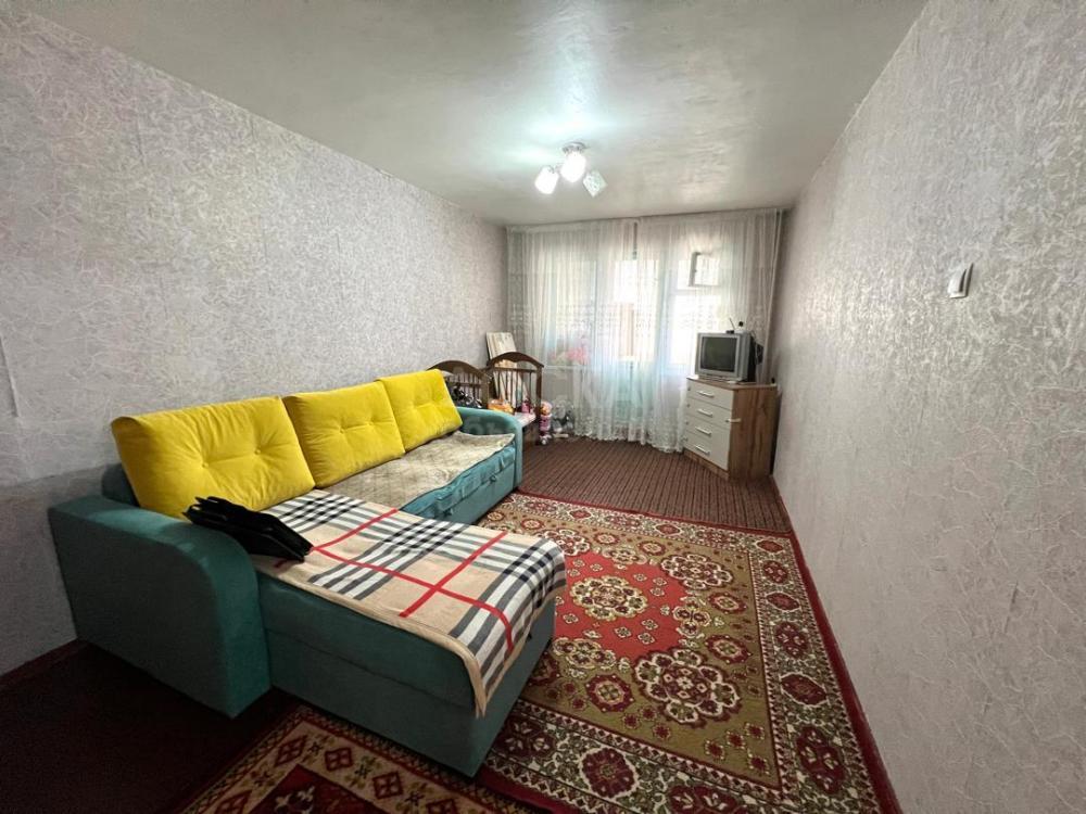 Продаю 1-комнатную квартиру, 38кв. м., этаж - 3/4, 6 мкр .