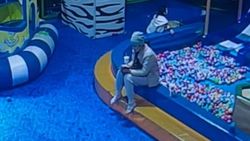 Казахстанец просит вернуть телефон, который они выронили в магазине в Бишкеке