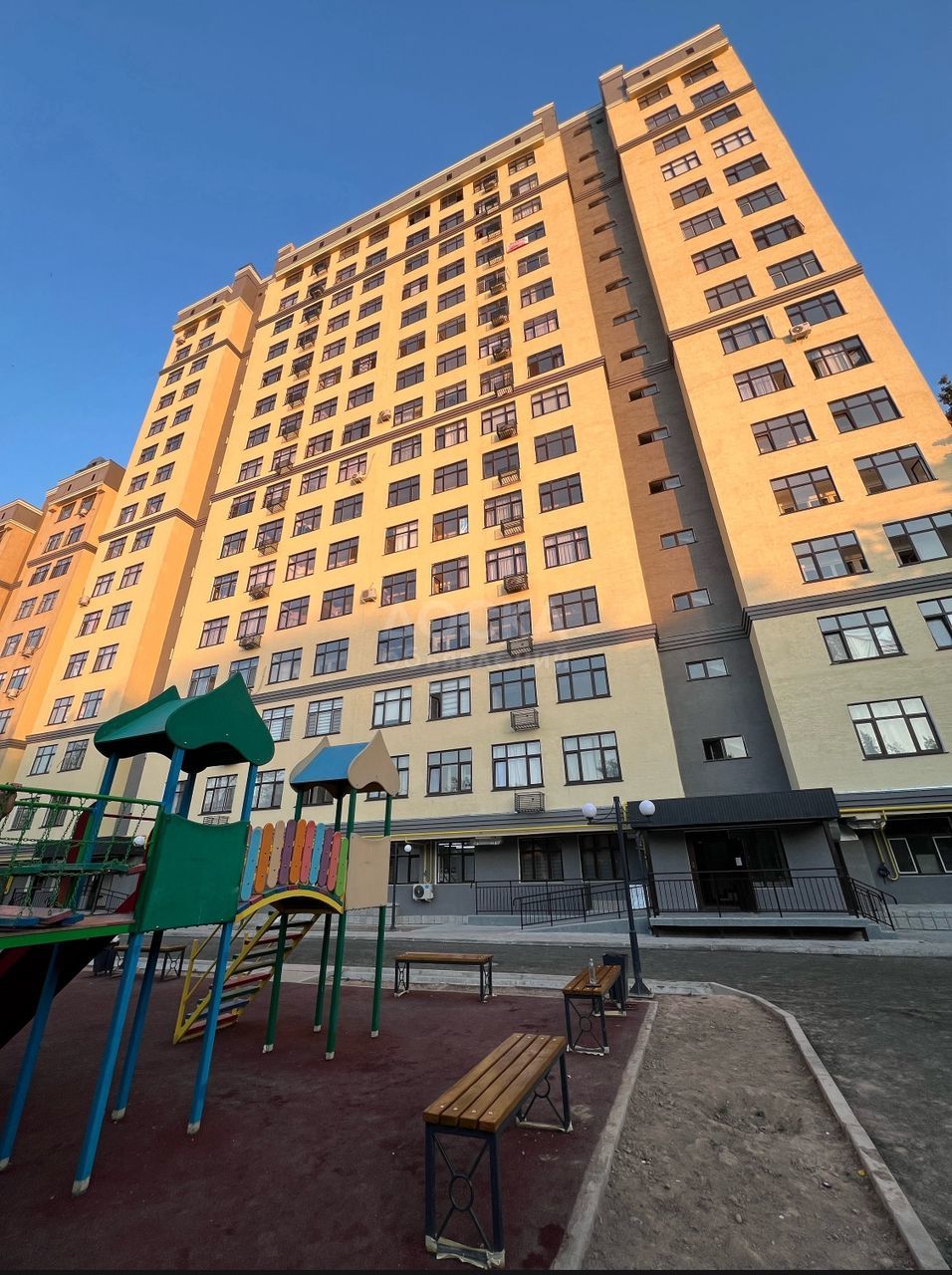 Продаю 1-комнатную квартиру, 38кв. м., этаж - 6/10, Льва Толстого/Тыныстанова, ЖК "Центральный". 74000$.