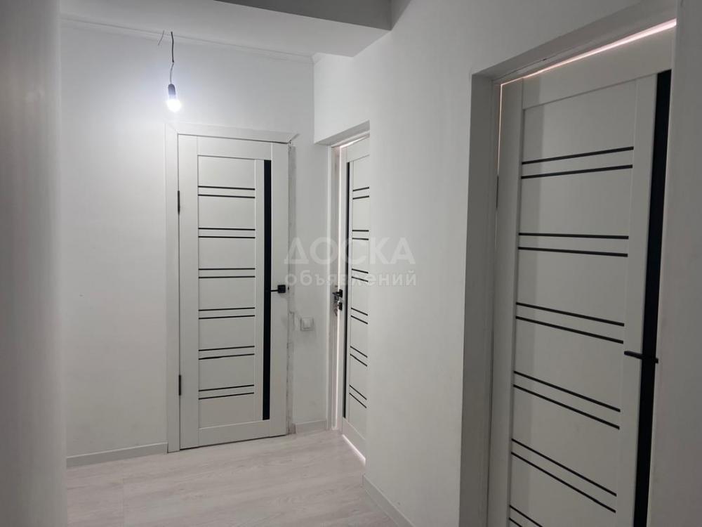 Продаю 1-комнатную квартиру, 40кв. м., этаж - 5/5, манаса201.