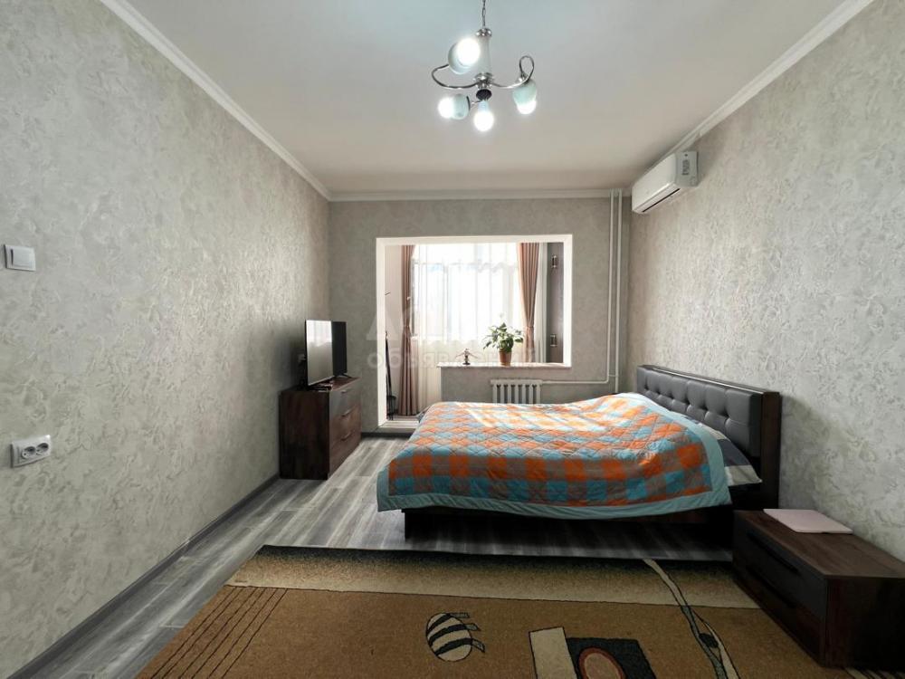 Продаю 1-комнатную квартиру, 38кв. м., этаж - 2/9, Восток-5 .