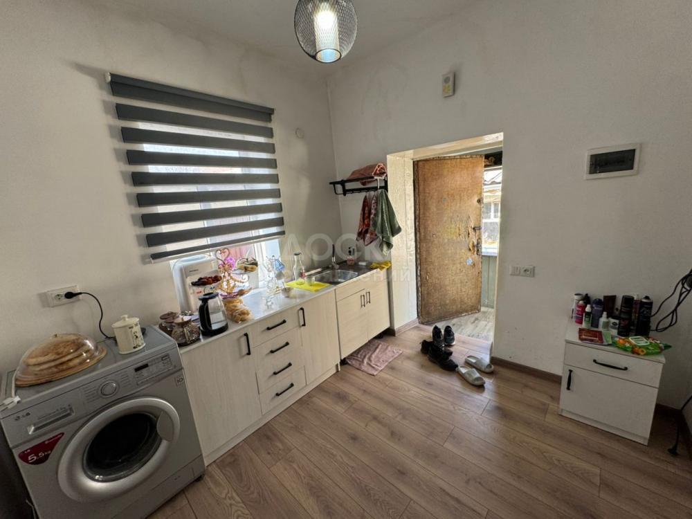 Продаю дом 3-ком. 42кв. м., этаж-1, 8-сот., стена кирпич, аламедин базар.